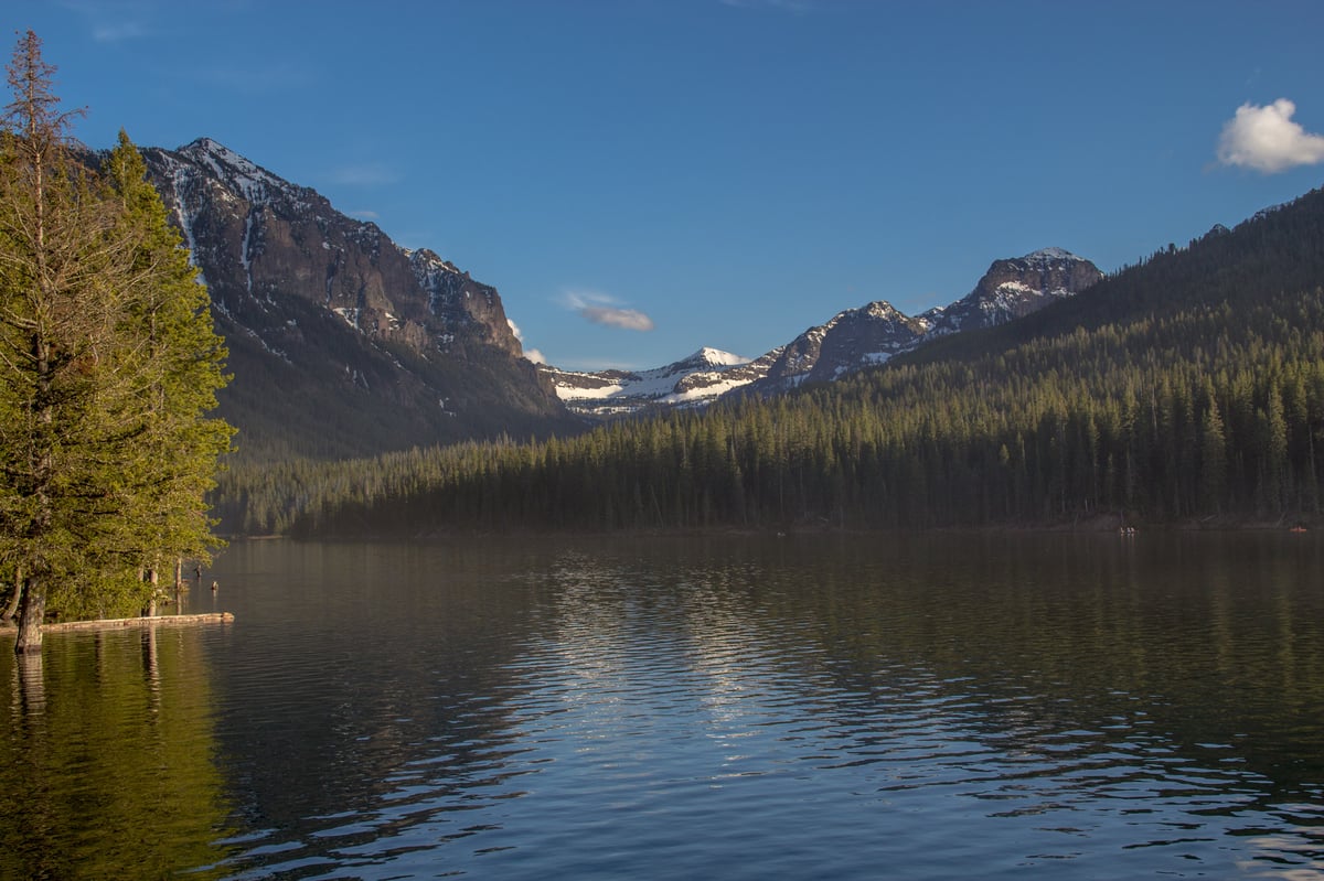 Hyalite Reservoir during the day with mountains in the background.